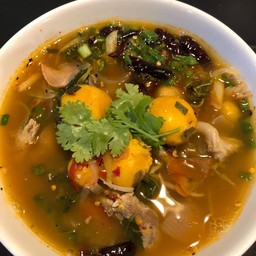 ต้มยำพวงไข่