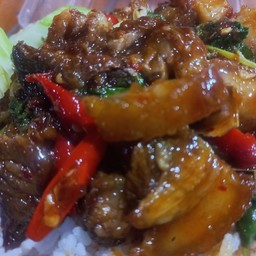 ข้าวหมูกรอบผัดน้ำพริกเผา