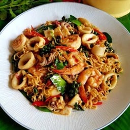 มาม่าผัดขี้เมาทะเล