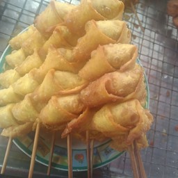 เกี๊ยวทอดปดอกแดง