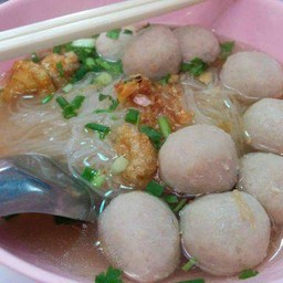 ก๋วยเตี๋ยวหมูสับลูกชิ้นน้ำใส