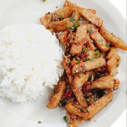 ข้าวราดหมูยอคั่วพริกเกลือ