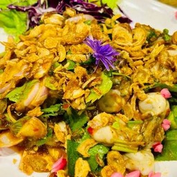 ยำหอยนางรมทรงเครื่องหอมเจียว