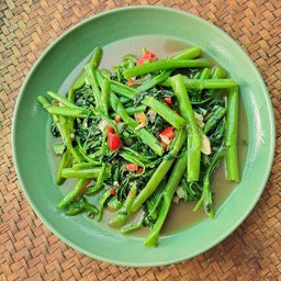 ผัดผักบุ้งไฟแดง(กับ)