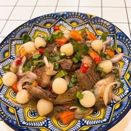 ยำเนื้อย่างกระเทียมโทน