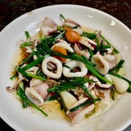 หมึกผัดไข่เค็ม Fried squid with salted egg