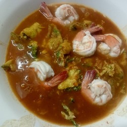 แกงส้มชะอมทอดกุ้งสด