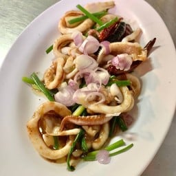 หมึกผัดกะปิ Fried squid with shrimp paste