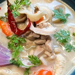ต้มยำข่าไก่