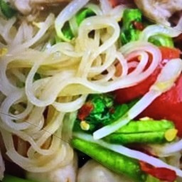 ตำเส้นเล็กปลาร้าหมูนุ่ม ลูกชิ้นหมู