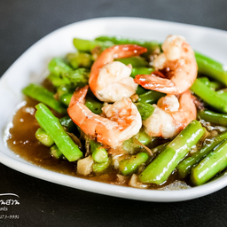 หน่อไม้ฝรั่งผัดกุ้ง/ปลาหมึก/ทะเล