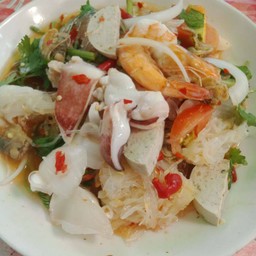 ยำมาม่ากุ้งปลาหมึก