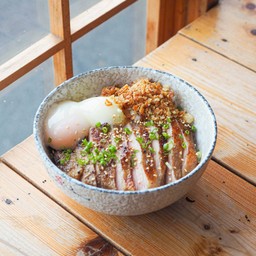 ข้าวหน้าเนื้อย่าง สูตรไลอ้อนวากิว รัตนาธิเบศร์