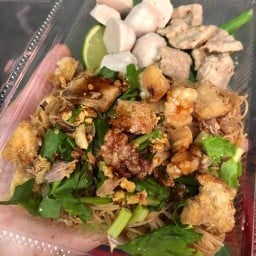 หมี่คลุก น้องใบหม่อน สูตรต้นตำหรับสุโขทัย