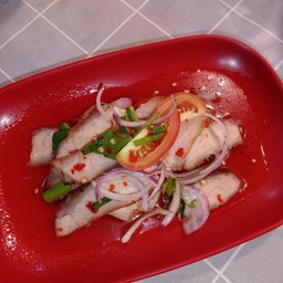 ยำคอหมูย่าง