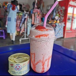 นมหมีสตอเบอรี่ปั่น