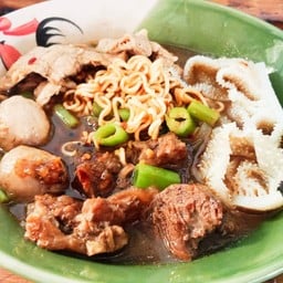 มาม่าเนื้อน้ำตก (พิเศษ) Instant Noodles with Namtok Pork ( Special)