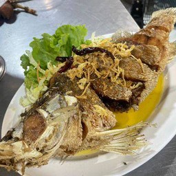 ปลากระพงทอดน้ำปลา