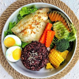 ข้าวไรซ์ปลานิลย่างลาบแซ่บ + ไข่ต้ม high protein