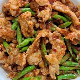 ข้าวพริกแกงหมูชิ้น