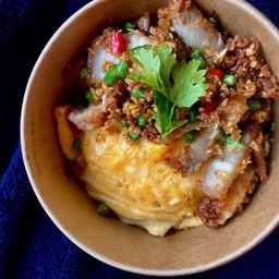 [อร่อยซ่ากับโค้ก] ข้าวผัดพริกเกลือหมูสามชั้น +  โค้ก ออริจินัล (กระป๋อง)