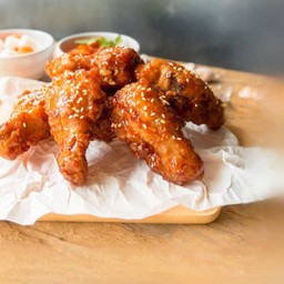 ปีกบนทอดคลุกซอสสวีทฮันนี่ 6 ชิ้น