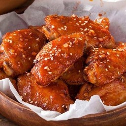 ปีกกลางคลุกซอสสวีทฮันนี่ 6 ชิ้น