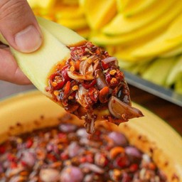 [อร่อยซ่ากับโค้ก] ชุดมะม่วงเปรี้ยว ปลาร้าหวาน +  โค้ก ออริจินัล (ขวด)