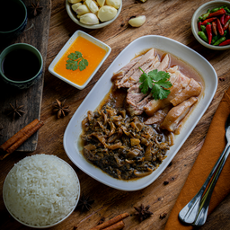 [อร่อยซ่ากับโค้ก] ขาหมูเนื้อหนังราดข้าว + โค้ก330ml