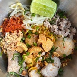 [อร่อยซ่ากับโค้ก] ก๋วยเตี๋ยวเส้นคลุกโบราณแห้ง +  โค้ก ออริจินัล (กระป๋อง)