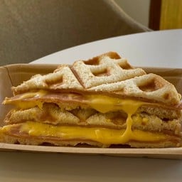 แซนวิช แฮม-ไส้กรอก-ชีส