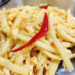 หน่อไม้เส้นผัดไข่