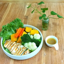 ชุดสลัดไก่ย่างฝักทองญี่ปุ่น