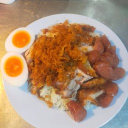 ข้าวไก่ทอด + กุนเชียง + ไข่ยางมะตูม (จุกๆ)