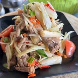 ตำไทยใส่ตีนไก่ + ไหลบัว