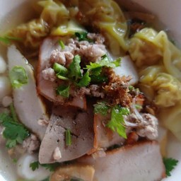 บะหมี่เกี๊ยวหมูน้ำใส