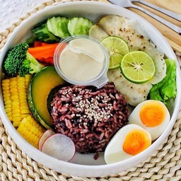 ข้าวไรซ์ปลานิลย่างมะนาวซอสคลีน + ไข่ต้ม high protein