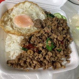 ข้าวกระเพาหมูสับ+ใข่ดาว