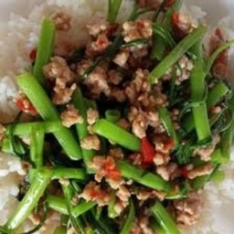 ผัดผักบุ้งหมูสับราดข้าว