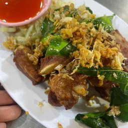 ซี่โครงหมูทอดกระเทียม
