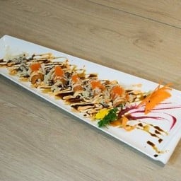 แซลมอนสปริงโรล