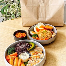 Set คู่ 2 เมนู  ข้าวไรซ์อกไก่ย่างเกลือ + ข้าวกล้องอบ น้ำพริกน้ำย้อย ไข่ต้ม