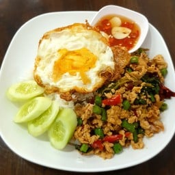 กะเพราไก่ราดข้าว
