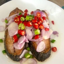 ปลาอินทรีย์ทอด(1ชิ้น)+ข้าวสวย