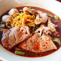 บะหมี่หมูน้ำตก ( ธรรมดา ) Egg Noodles with Namtok Pork ( Normal )