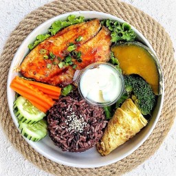 ข้าวไรซ์ปลานิลย่างซอสเผ็ดเกาหลี + ไข่ต้ม