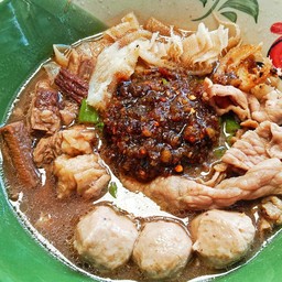 ใหญ่เนื้อน้ำตก ( ธรรมดา ) Big Flat Noodles with Nomtok Beef ( Normal )