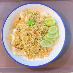 ข้าวผัดทะเลข้างเขาใส่สะตอ