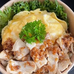 ข้าวไข่ข้น หมูชิ้นทอดกระเทียม