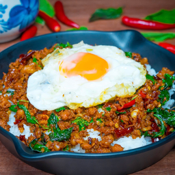 ข้าวกะเพราไข่ดาว